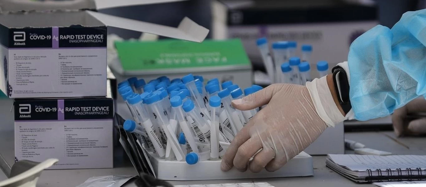 Αποσύρεται η διάταξη που αφορά τα rapid test ανίχνευσης κορωνοϊού εντός των φαρμακείων